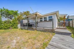 Teaches Hideaway| Golf Cart~Downtown Beaufort~2BR - Image 2