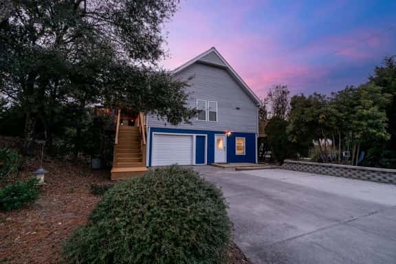 Beachside Studio~Easy Beach Access~Fully Stocked - Image 1