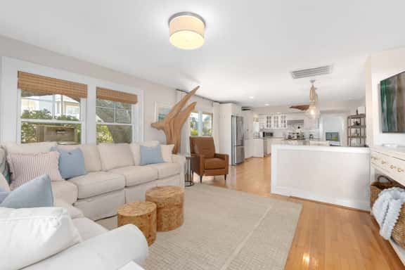Driftwood Cottage - Image 1
