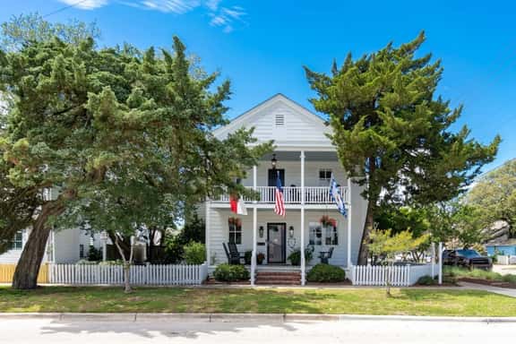 The Delamar Gibble | Historic DT Beaufort · 4BR - Image 1
