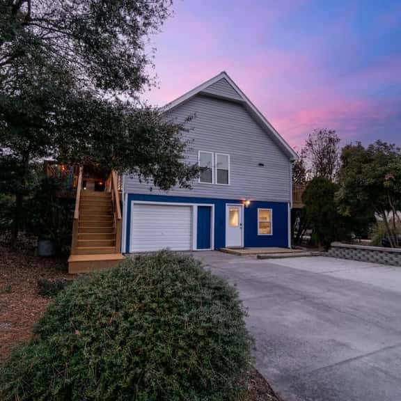 Beachside Studio~Easy Beach Access~Fully Stocked - Image 1