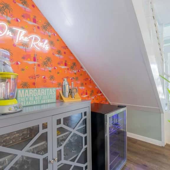 On The Rocks| 5BR· Walk to Beach· Decks· Sleeps 12 - Image 1