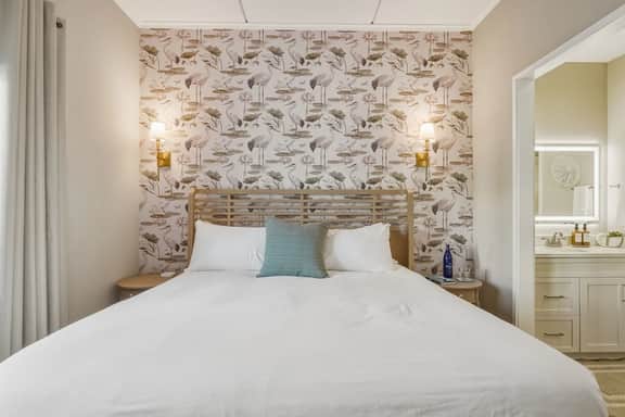 Captains Quarters | King Suite · Steps to DT - Image 3